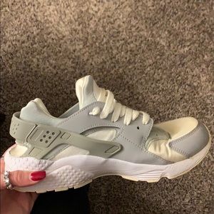 NIKE AIR HUARACHES
